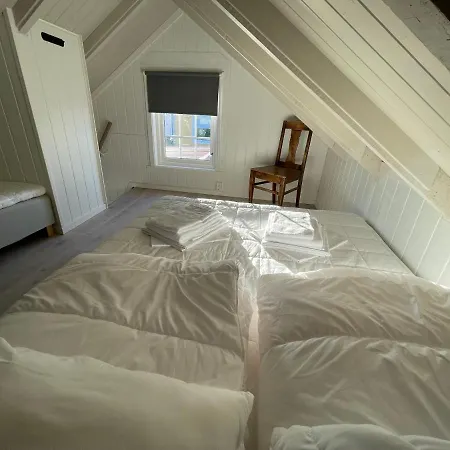 Lofoten_beach_eggum_cabin *